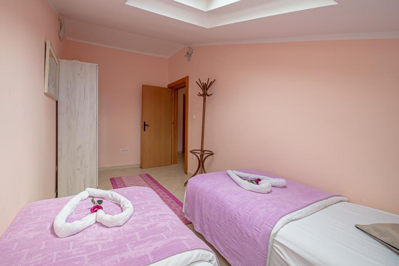 Fairytale 1 And 2 Apartman Budva Kültér fotó